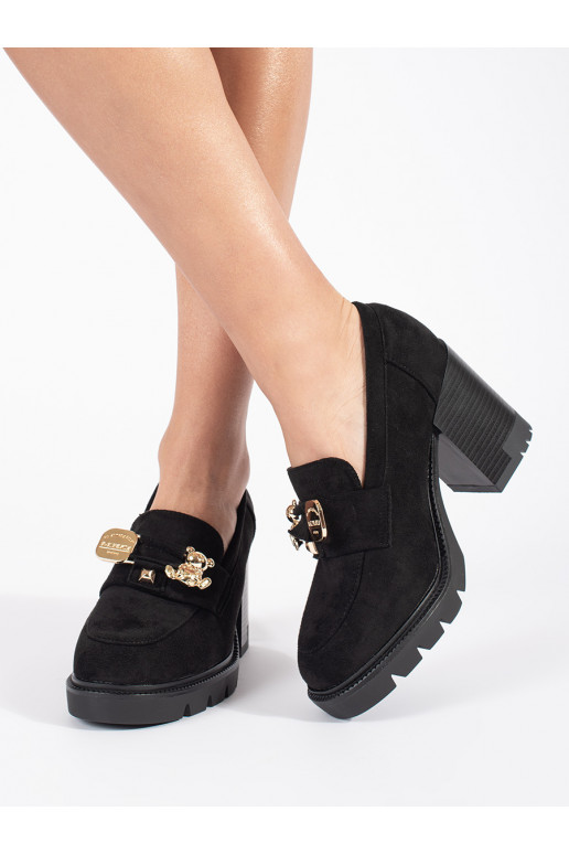 Černé dámské semišové polobotky na podpatku s kovovou ozdobou