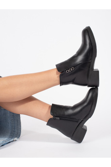 Černé klasické dámské kotníkové boty na nízkém podpatku 2