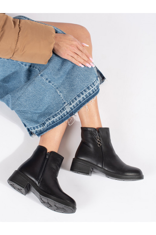 Černé klasické dámské kotníkové boty na nízkém podpatku