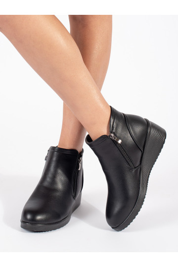 Černé nízké dámské boty na klínku zateplené 2