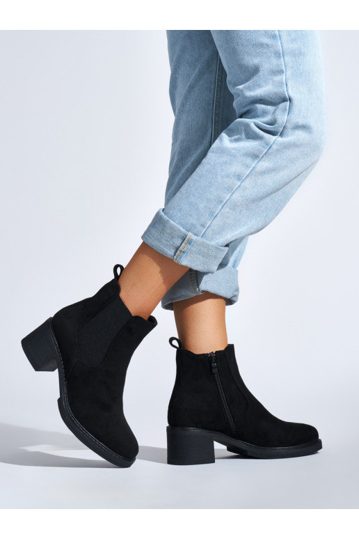 Černé klasické kotníkové boty na širokém podpatku