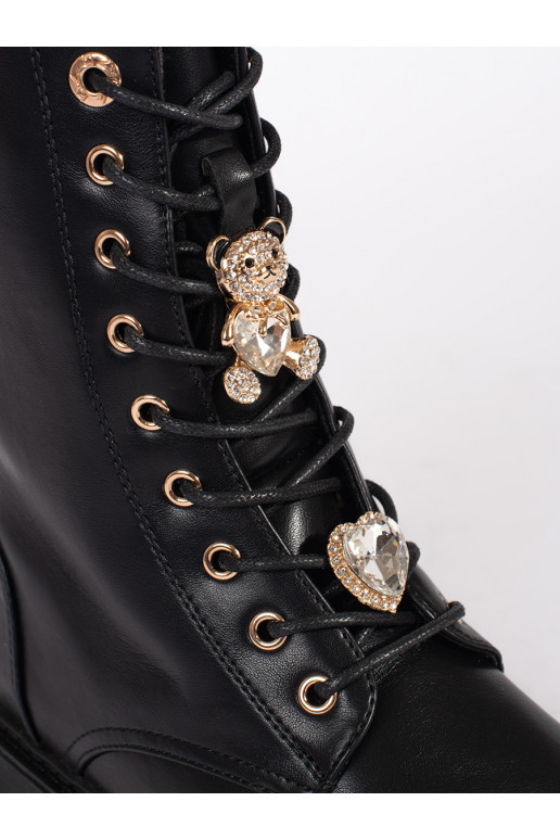 Černé šněrovací kotníkové boty workery na platformě s ozdobami