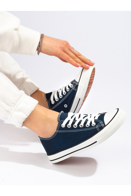 Klasické tmavě modré tenisky