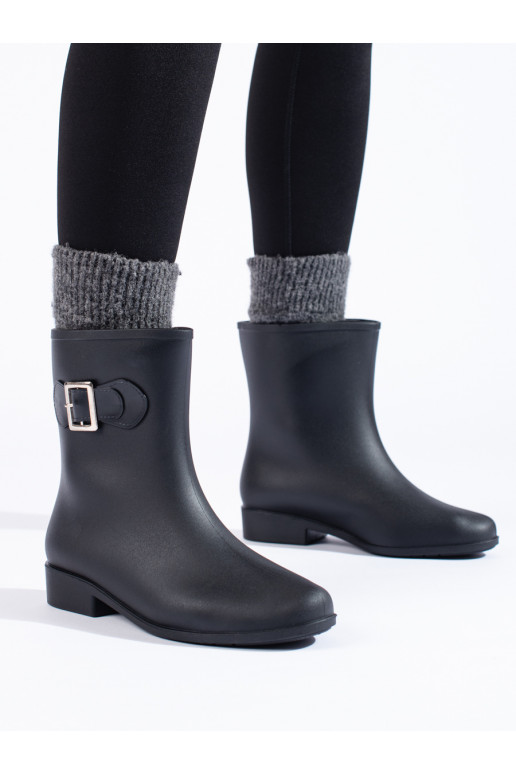 Černé holínky s přezkou