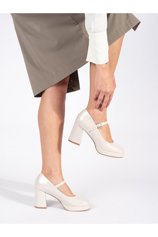 Béžové lakované dámské polobotky na sloupku s přezkou