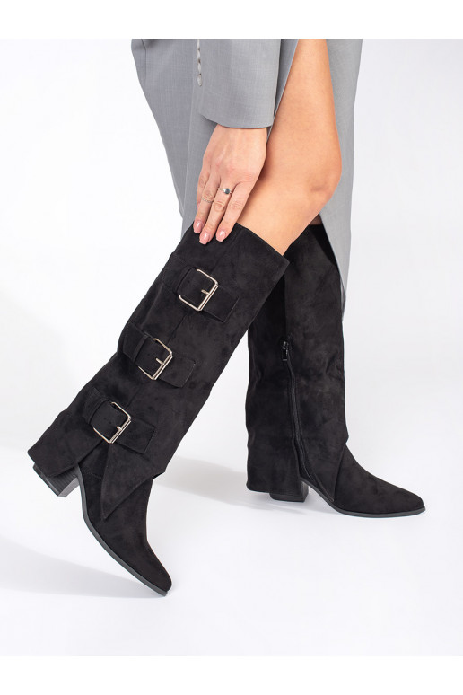 Černé dámské semišové kozačky na sloupku s přezkami