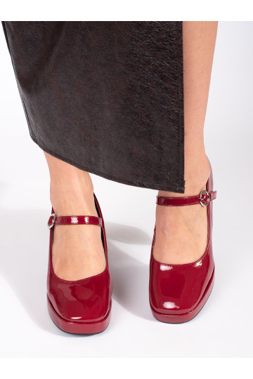 Červené lakované dámské polobotky na sloupku s přezkou 2