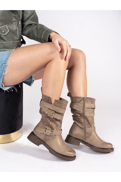 Béžové kozačky na nízkém podpatku s přezkami