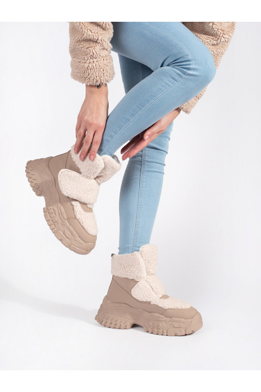 Béžové sněhule na platformě s kožešinou beránkového typu