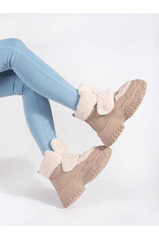 Béžové sněhule na platformě s kožešinou beránkového typu