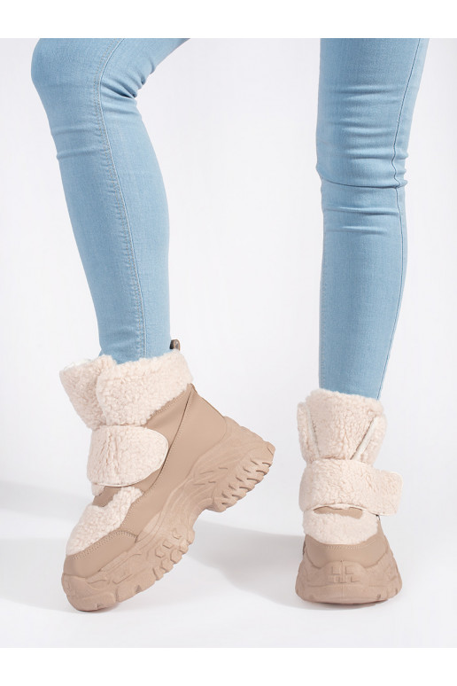 Béžové sněhule na platformě s kožešinou beránkového typu