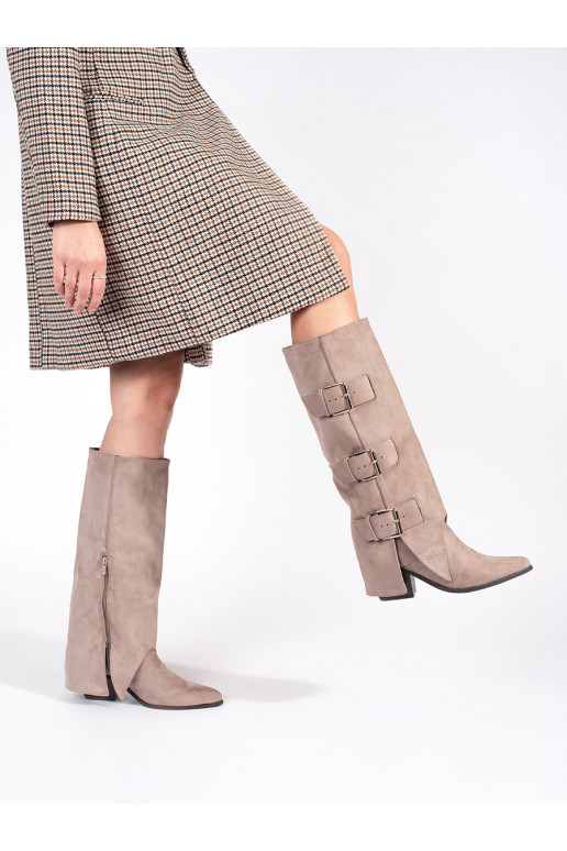 Béžové dámské semišové kozačky na sloupku s přezkami