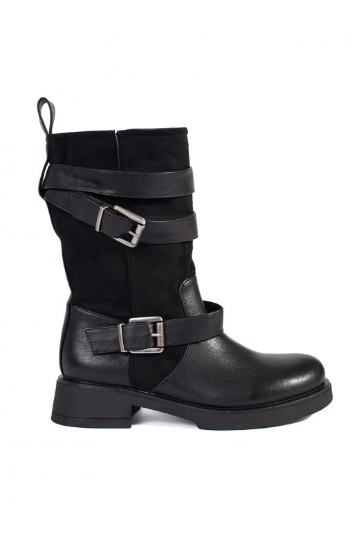 Černé kozačky na nízkém podpatku s přezkami