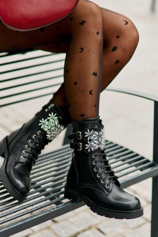 Zateplené pracovní boty s ozdobným pásem a přezkami černé Viveria Zateplené pracovní boty s ozdobným pásem a přezkami černé Viveria