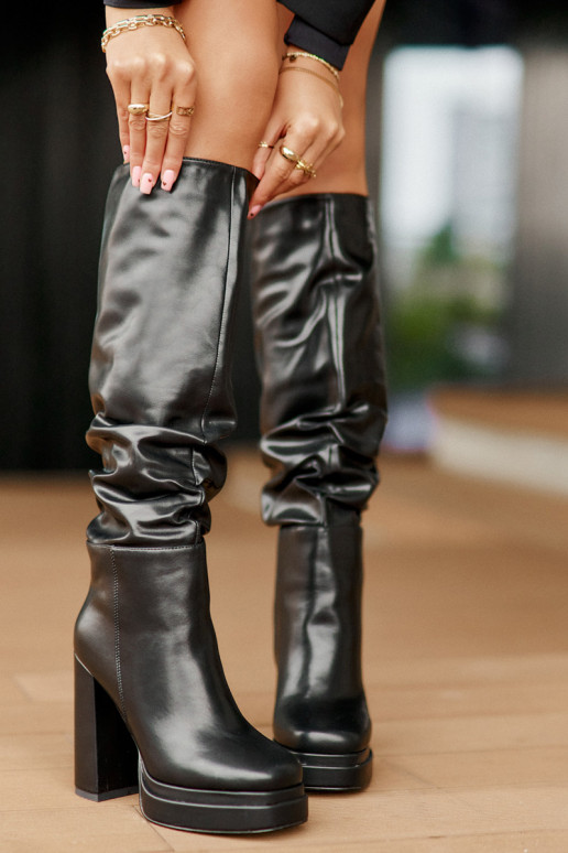 Nazouvací kozačky na podpatku a platformě s řasením zateplené černé Beridra