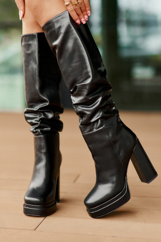 Nazouvací kozačky na podpatku a platformě s řasením zateplené černé Beridra