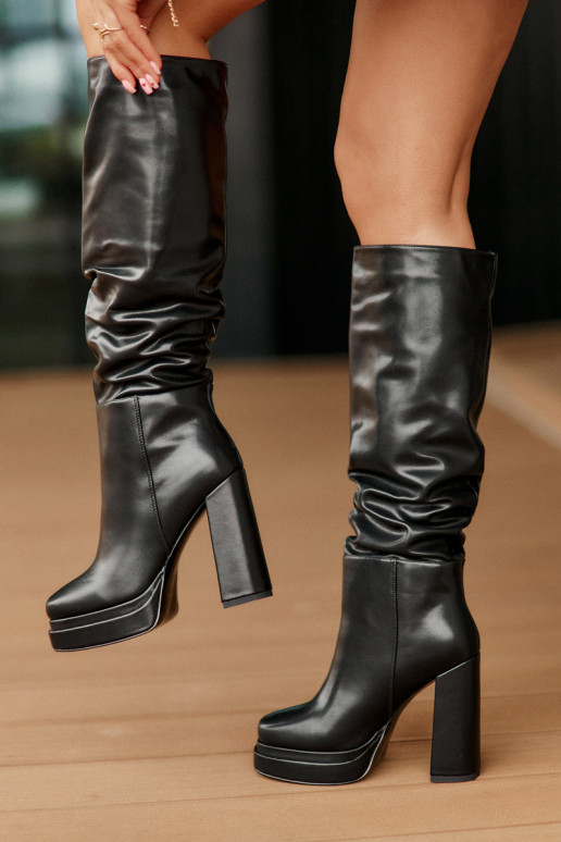 Nazouvací kozačky na podpatku a platformě s řasením zateplené černé Beridra