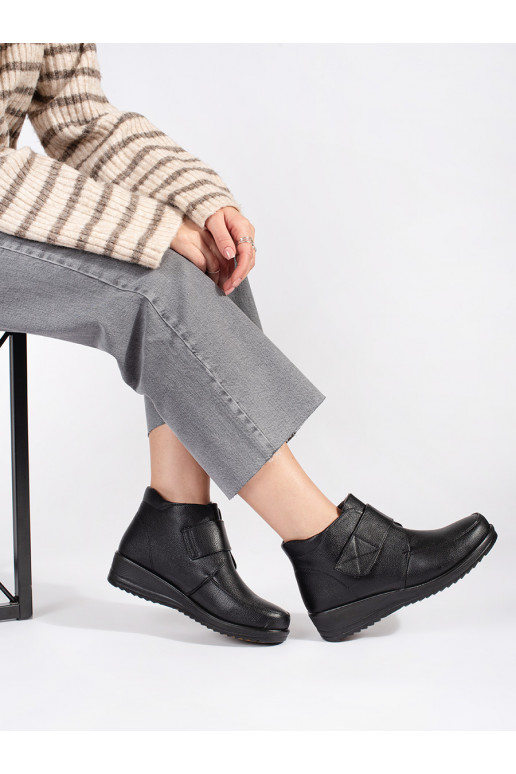Černé zateplené kotníkové dámské boty na klínku