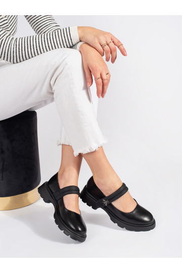 Černé dámské polobotky na ploché podrážce s kovovou ozdobou 2