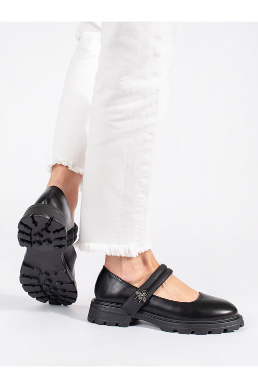 Černé dámské polobotky na ploché podrážce s kovovou ozdobou