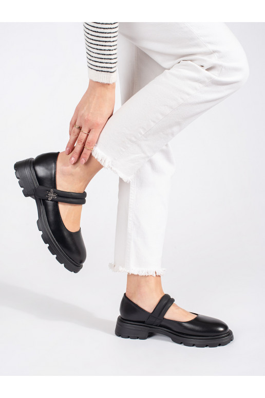 Černé dámské polobotky na ploché podrážce s kovovou ozdobou