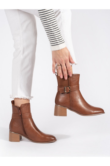 Hnědé dámské kotníkové boty na sloupkovém podpatku s přezkou 2