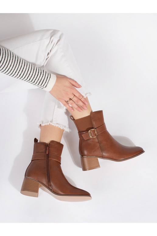 Hnědé dámské kotníkové boty na sloupkovém podpatku s přezkou