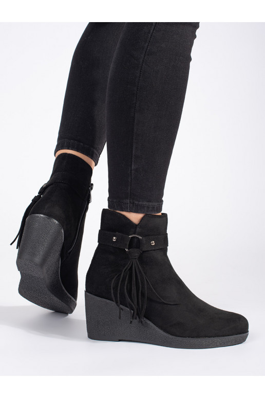 Semišové černé dámské nízké kozačky na klínku s třásněmi
