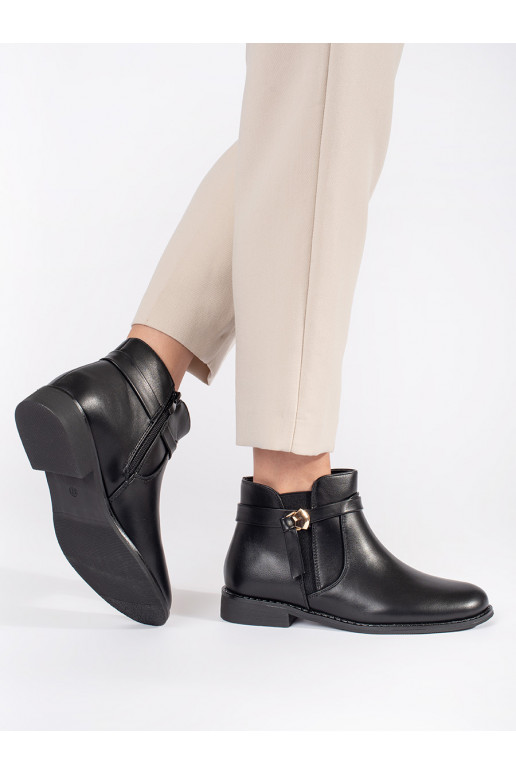 Černé kotníkové boty s páskem na nízkém podpatku