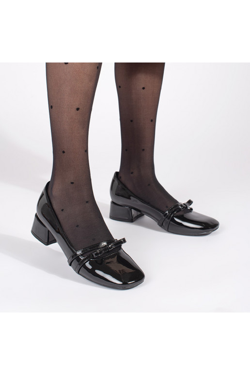 Černé lakované lodičky na nízkém podpatku
