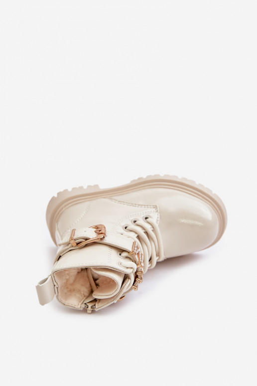 Lakované Dívčí Boty Zateplené S Ozdobným Páskem Béžové Gilian Lakované Dívčí Boty Zateplené S Ozdobným Páskem Béžové Gilian
