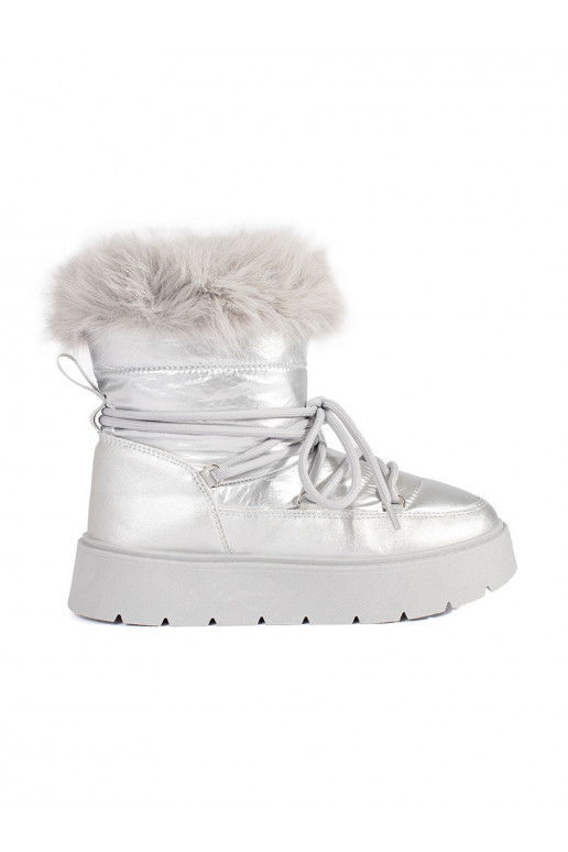 Stříbrné dámské sněhule s kožíškem na silné podrážce