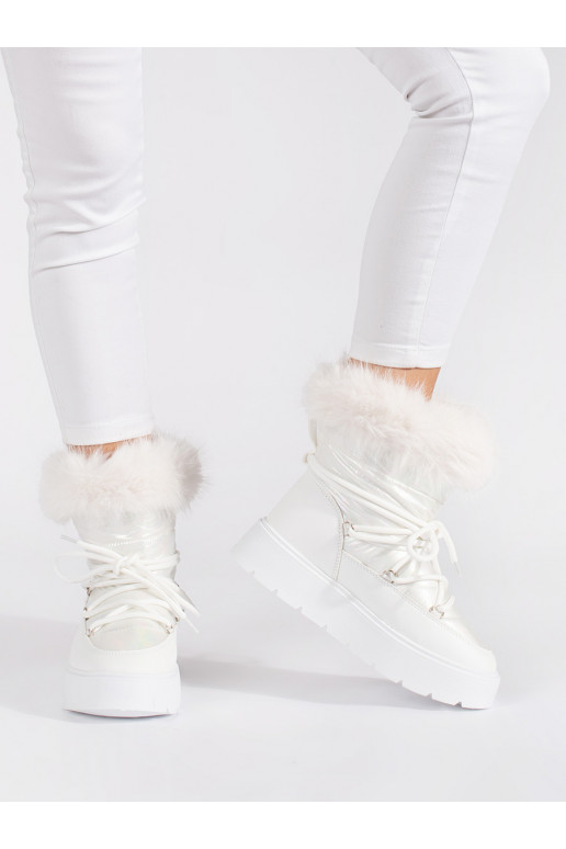Bílé dámské sněhule s kožíškem na silné podrážce