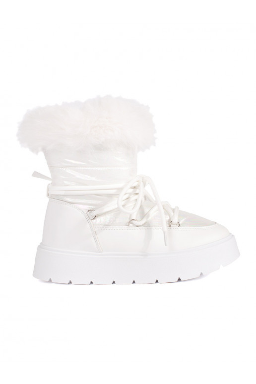 Bílé dámské sněhule s kožíškem na silné podrážce