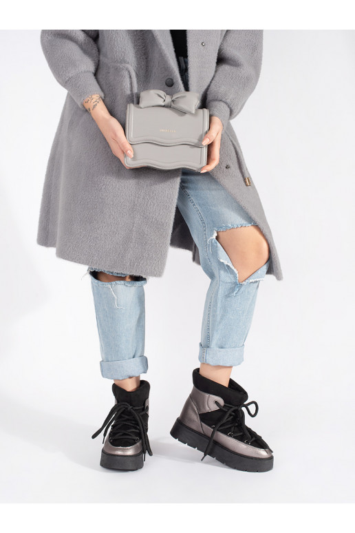 Dámské černo-stříbrné šněrovací sněhule se silnou podrážkou