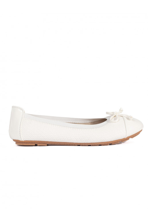 Bílé lakované baleríny s mašličkou