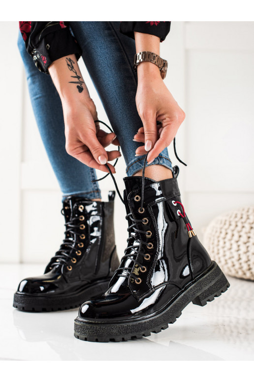 LAKOVANÉ ŠNĚROVACÍ BOTY
