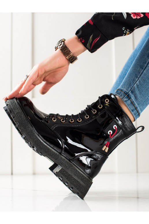 LAKOVANÉ ŠNĚROVACÍ BOTY