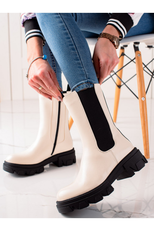 MÓDNÍ VYSOKÉ BOTY