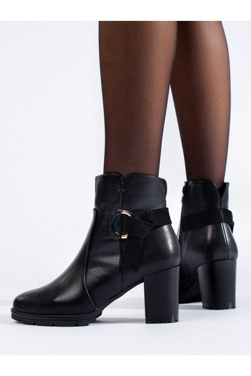 Pohodlné černé kotníkové boty na podpatku