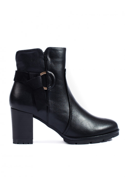 Pohodlné černé kotníkové boty na podpatku