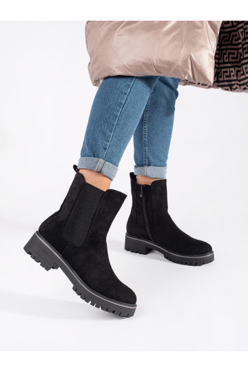 Černé ploché semišové kotníkové boty s částečně elastickým svrškem