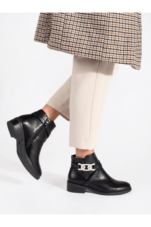 Černé štibletky na plochém podpatku s ozdobným páskem