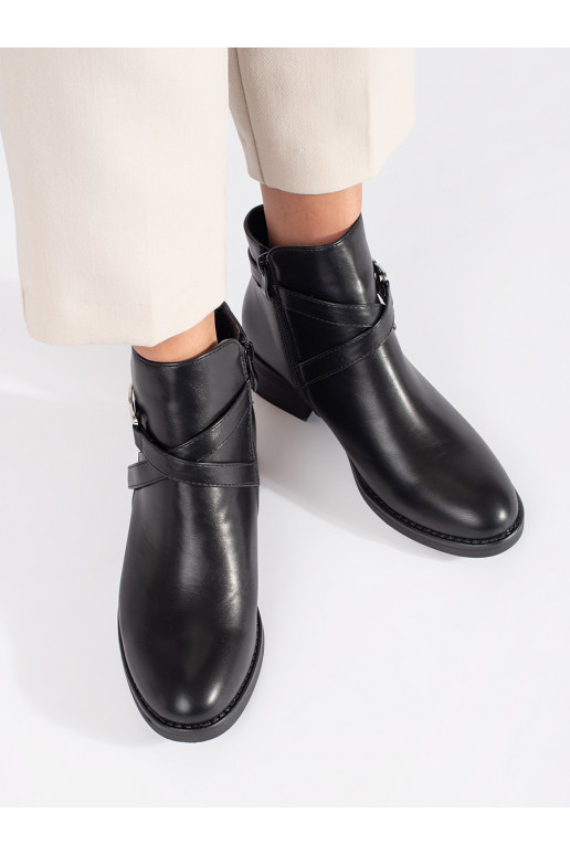 Černé štibletky na plochém podpatku s ozdobným páskem