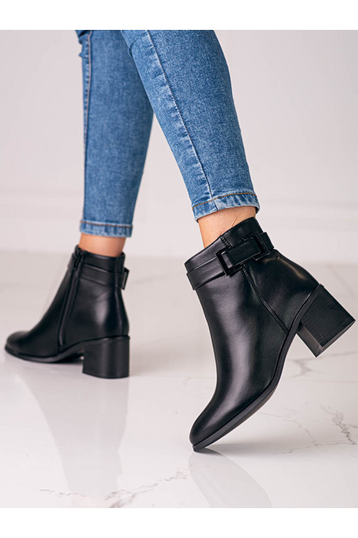 Klasické černé dámské kotníkové boty na nízkém podpatku