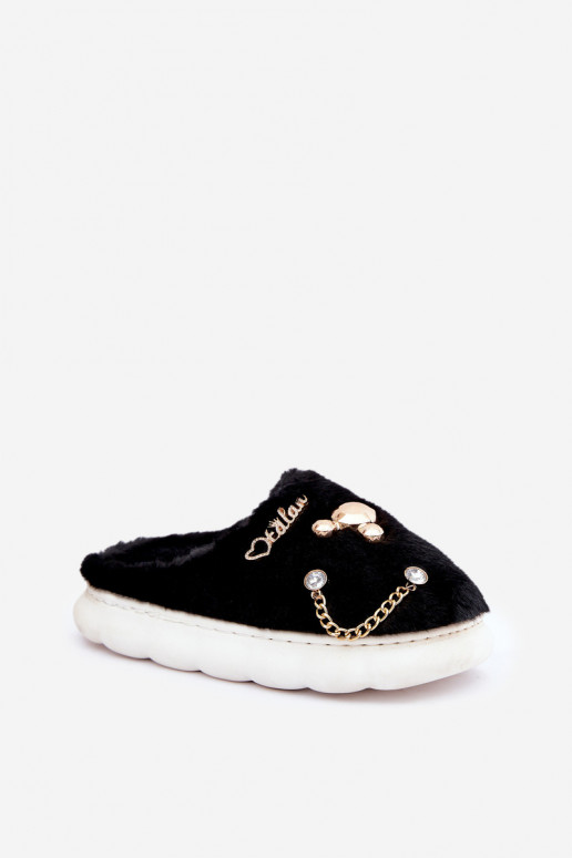 Chlupaté Pantofle S Přívěsky Černé Ivelfedi Chlupaté Pantofle S Přívěsky Černé Ivelfedi