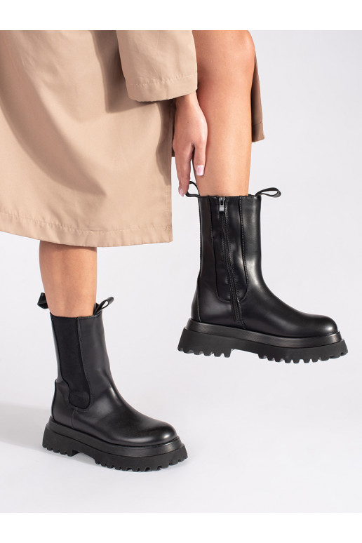 Černé nízké kozačky štibletky na platformě