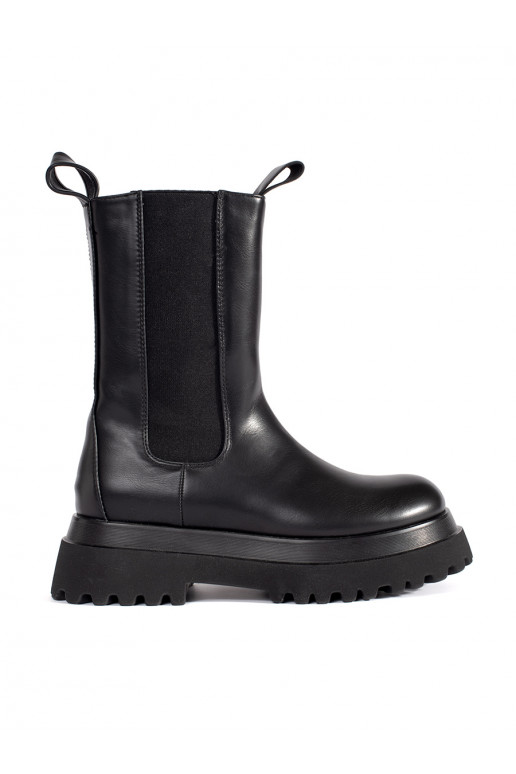 Černé nízké kozačky štibletky na platformě