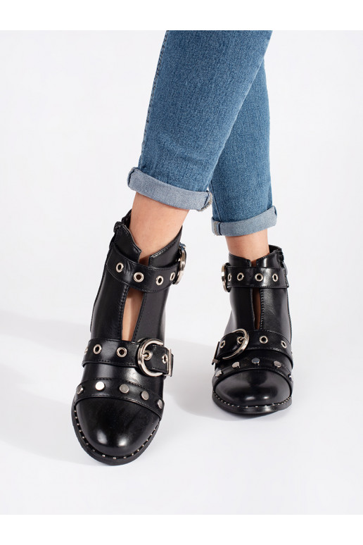 Černé kotníkové boty se zajímavým zdobením