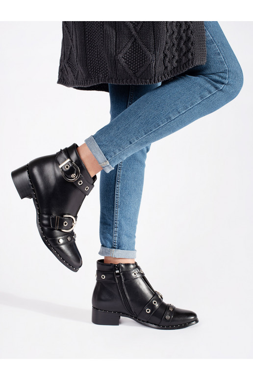 Černé kotníkové boty se zajímavým zdobením